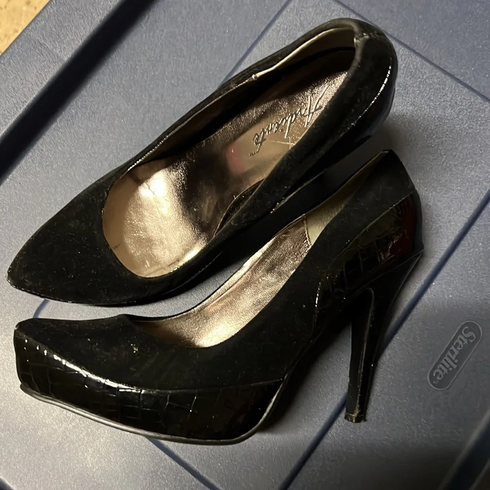 Pumps - Picture 2 of 3